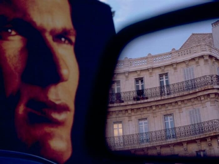 「ああ、身ぐるみ剥がされる」マルセイユ超危険地帯で“九死に一生”「危険を冒すべきではなかった」天才MFジダンの故郷で見た貧困の闇＜Number Web＞ photograph by Xavier DESMIER/Getty Images