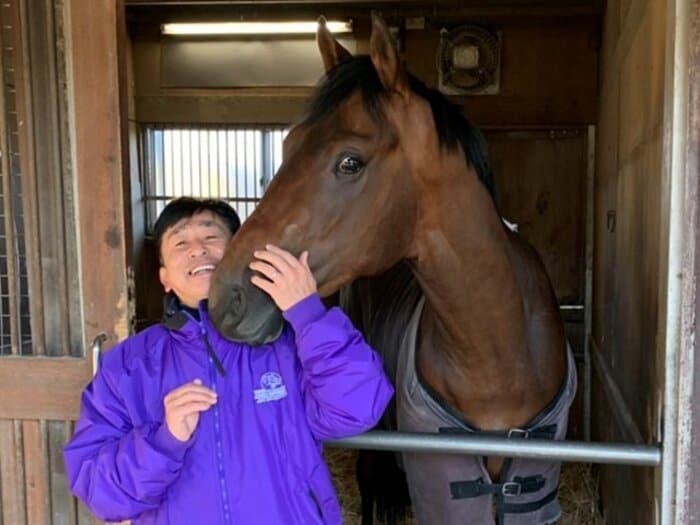 エフフォーリアの調教師がズバリ明かした“今年のレース出走プラン”とは?「まずは大阪杯。宝塚記念もあるかも。そして秋は…」<Number Web> photograph by Satoshi Hiramatsu