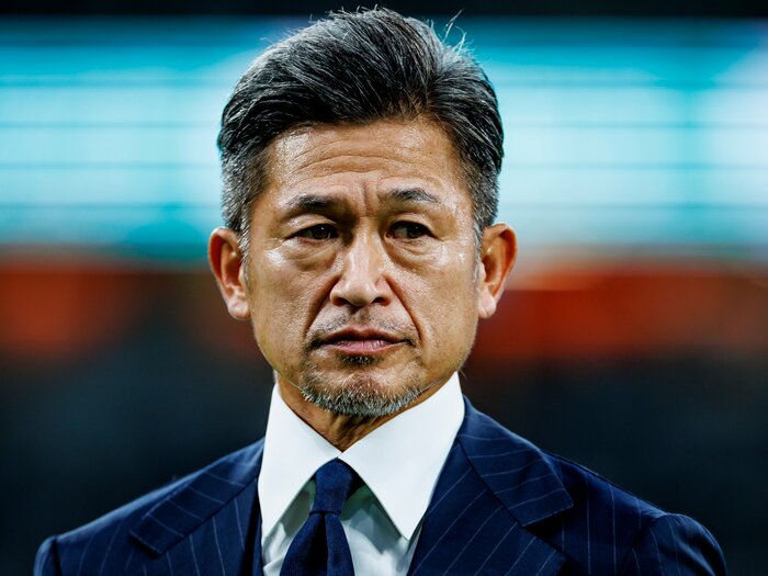 「ミウラはクレイジーだ」「お酒も一切飲まないし」フランス権威誌が仰天…カズ58歳のストイック生活「練習ではガチで削ってきますし」＜Number Web＞ photograph by Kiichi Matsumoto
