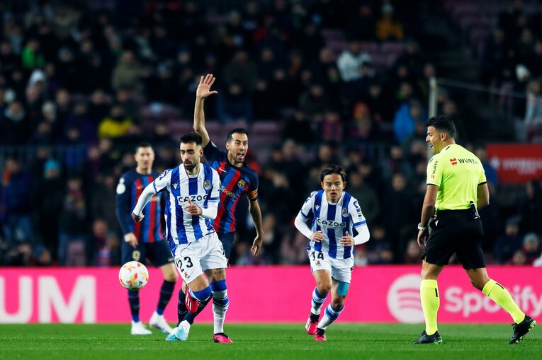 「クボのことは知ってるよ」バルササポに久保建英が笑顔で… 放送なしが惜しい「名手ブスケッツが声を荒げた」鮮烈プレー〈現地撮影〉(20)