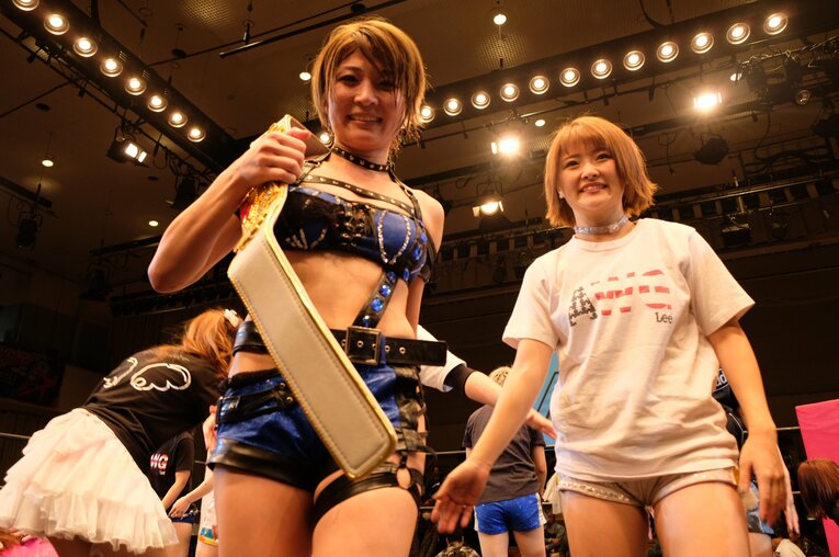 アクトレスガールズ時代の安納サオリと万喜なつみ　©Norihiro Hashimoto