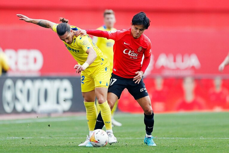 「クボはファウル覚悟で止めなければ」 残留争いで久保建英が大仕事…辛口のタクシー運転手もニコリ〈カメラマン現地取材〉(22)