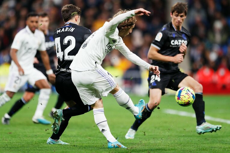 「クボのソックスに穴が！」バルサに続きマドリーも“久保建英が脅威”だった…現地撮影で感じた出色の貢献「クロースが苦虫を」(47)