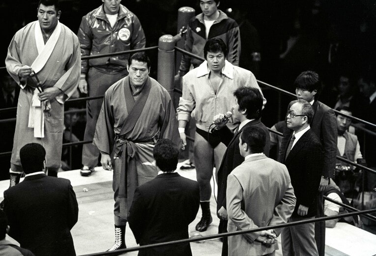 前田日明らUWF勢が新日本に戻ってくると、藤波は真向から受けて立った。1985年12月6日、両国国技館