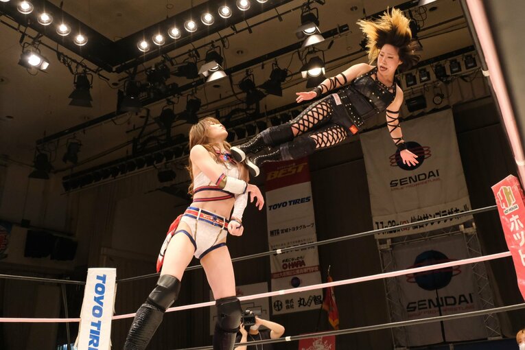 チサコ&岩田美香vs赤井沙希&朱崇花