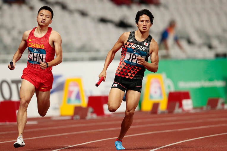 2018年のアジア大会ではマイルリレーの日本代表メンバーとして活躍。東京五輪も視野に入れていたが…　©AFLO