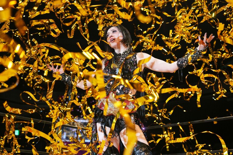 勝利を祝う上谷沙弥　©Essei Hara