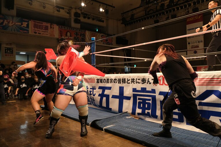 センダイガールズの11.23後楽園大会メインにて行われた「チーム200キロ」橋本千紘&優宇vsアンドラス宮城&響