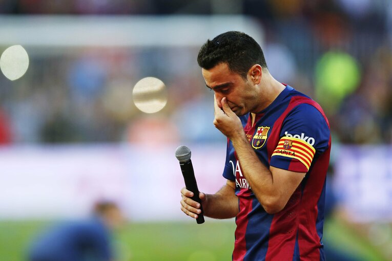 シャビ新監督41歳は暗黒バルサを救えるか 《メッシとの黄金連係・涙を撮ったカメラマン》が就任会見・初采配に見た“希望”とは(51)