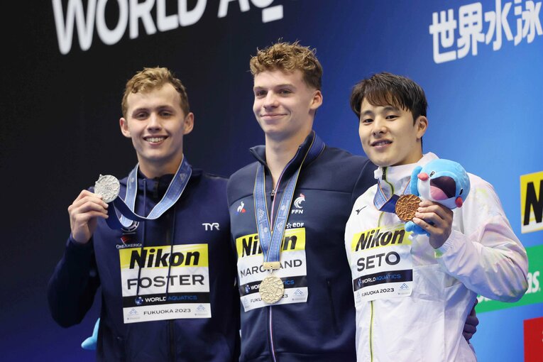 400ｍ個人メドレーで銅メダルを獲得した瀬戸。優勝したマルシャン（中央）は世界新記録　©JIJI PRESS