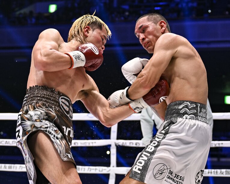 那須川天心はインファイトでもエストラーダと互角以上に渡り合った　©Hiroaki Finito Yamaguchi