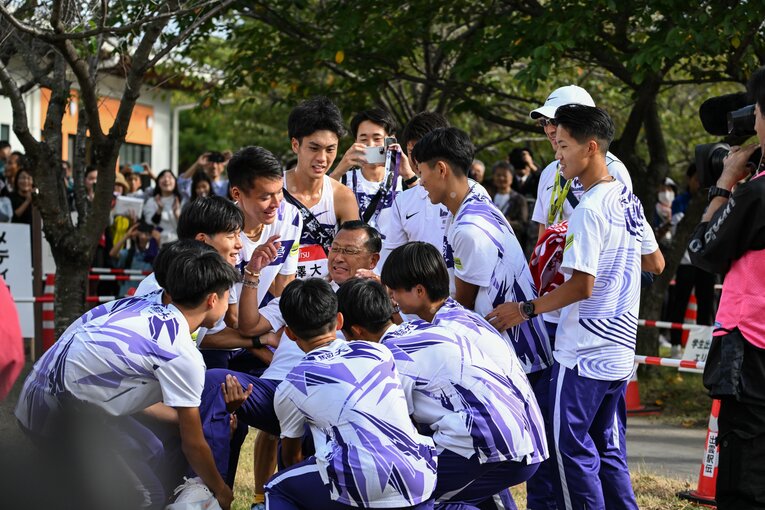 藤田監督も頭のあたりで参加　©Nanae Suzuki