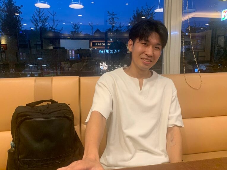 笑顔で取材に応じる黒田雅之　©Masanori Moriai