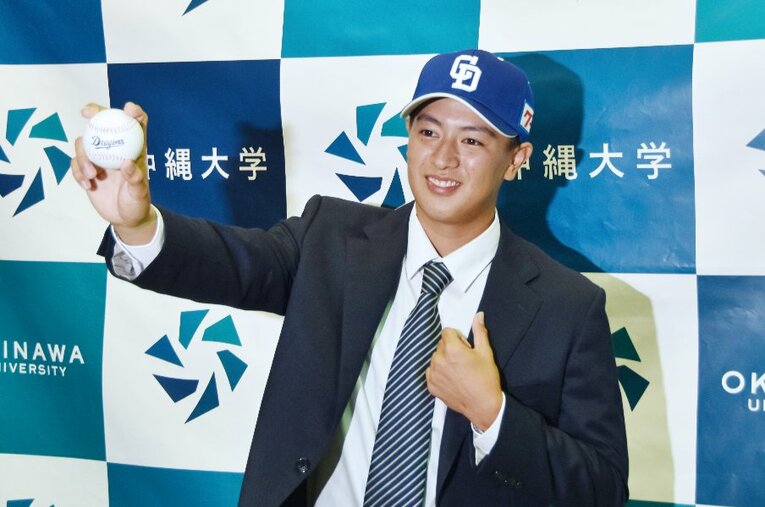 中日1位指名の仲地礼亜投手（沖縄大・177cm83kg・右投右打） ／ photograph by JIJI PRESS