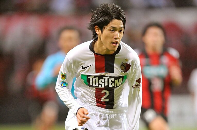 内田篤人は高卒1年目にしてレギュラーの座を獲得 ／ photograph by Toshiya Kondo