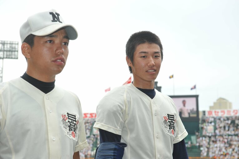 2011年夏の甲子園を制した日大三・吉永健太朗（右）、畔上翔（左）　©BUNGEISHUNJU