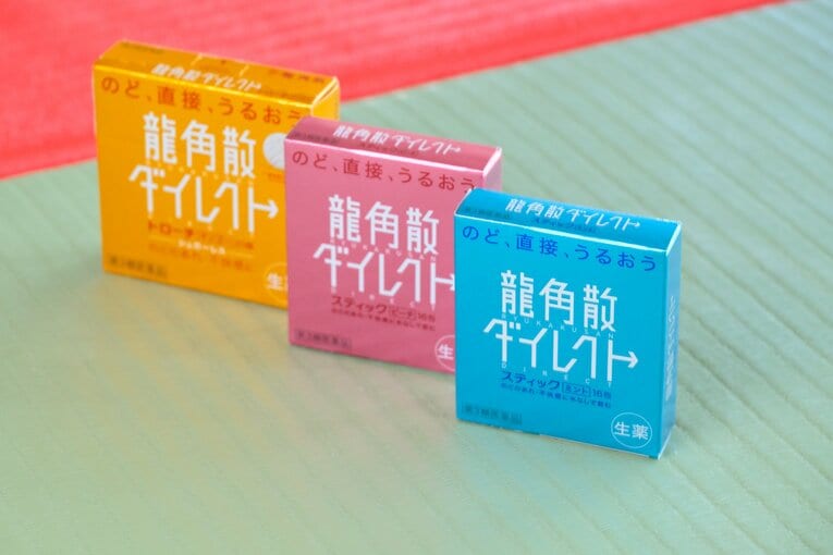 『龍角散ダイレクトシリーズ（第3類医薬品）』
右から「龍角散ダイレクトスティック ミント」、「龍角散ダイレクトスティック ピーチ」、「龍角散ダイレクトトローチ マンゴーR」 
効能・効果：のどの炎症による声がれ・のどのあれ
