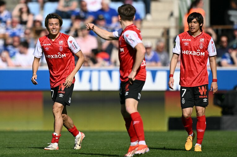 スタッド・ランスで活躍中の伊東（右）と中村 ©AFP/JIJI PRESS