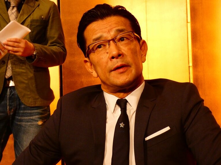 那須川天心vs武尊が発表された12月24日の会見後、ホッとしたような表情を浮かべる榊原CEO　©Koji Fuse