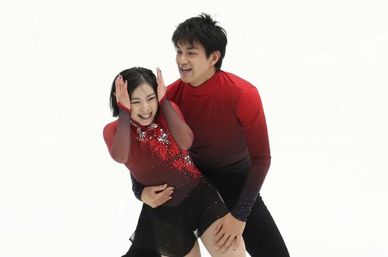 ペア結成1年目、NHK杯の演技を終えて笑顔の三浦璃来と木原龍一（2019年） ／ photograph by AFLO
