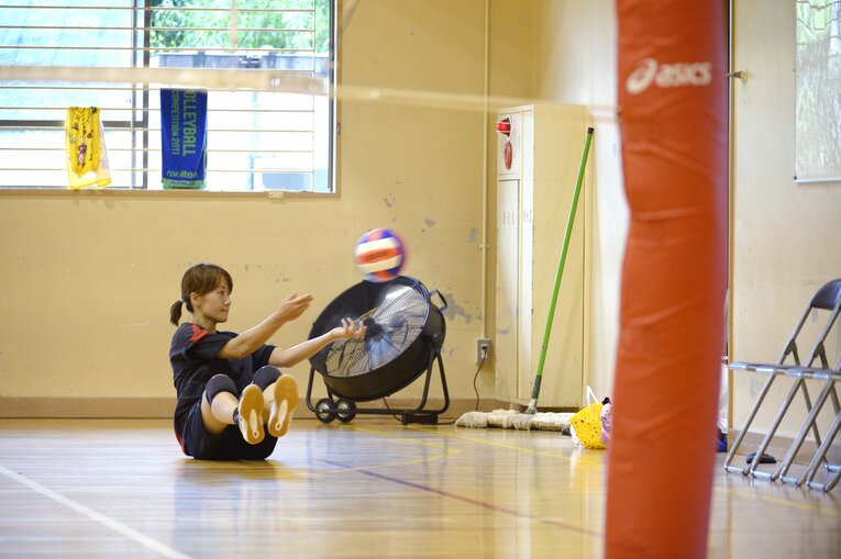 Number838号ナンバーノンフィクション「レシーブ無宿」より（2013年）©︎Asami Enomoto