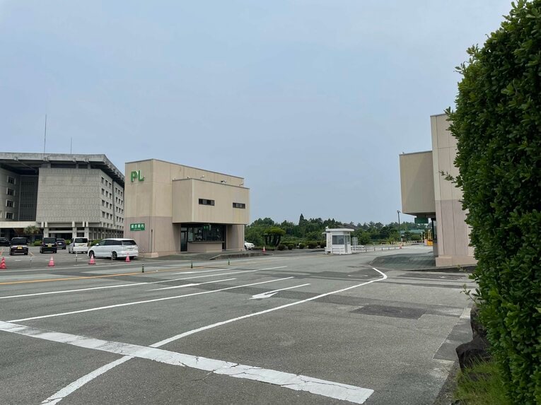 【最新現地写真】PL教団の聖地のエントランス（今年7月撮影） ©NumberWeb