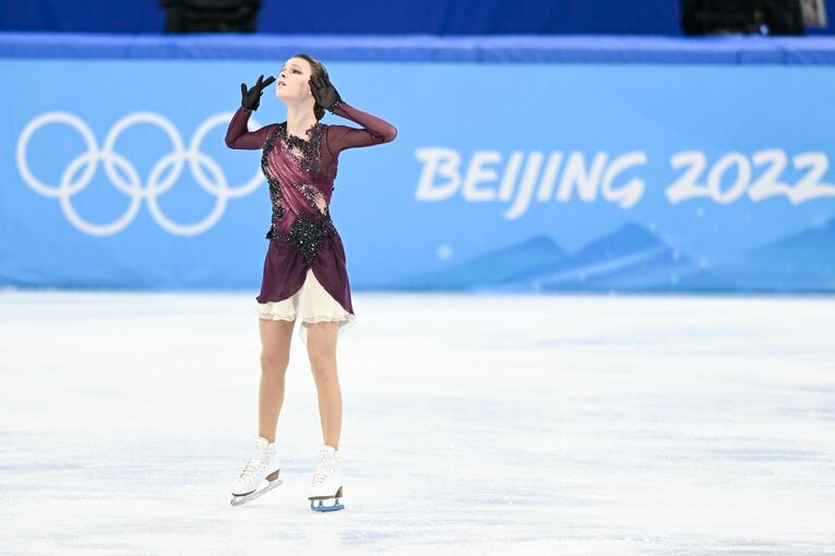 「泣いてる場合じゃない」新女王・坂本花織と中野コーチが守った“フィギュアの品格” 「20年前のスケート」発言のタラソワへ伝えたいこと(18)