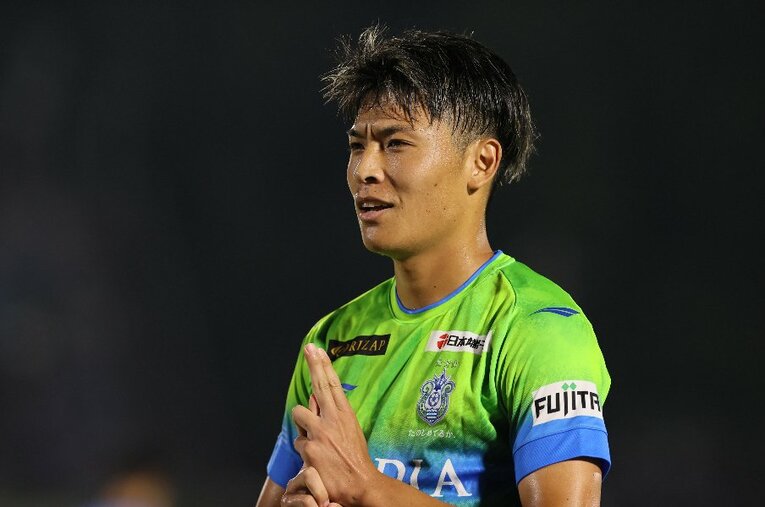 忍者の里・三重県伊賀市出身の町野修斗がゴールを決めたあとに見せる「忍者ポーズ」。追加招集で臨むカタールW杯の大舞台でも披露できるか ／ photograph by AFLO SPORT