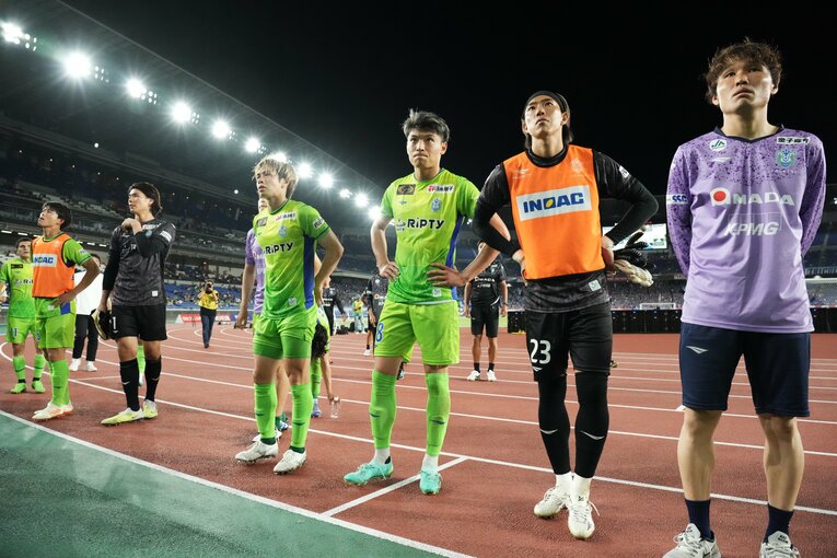 町野修斗のラストマッチとなった第19節の横浜F・マリノス戦も4失点で敗れた　©Hiroki Watanabe/Getty Images
