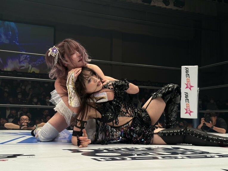 「敗者退団マッチ」として行われた上谷沙弥vs中野たむ　©Norihiro Hashimoto