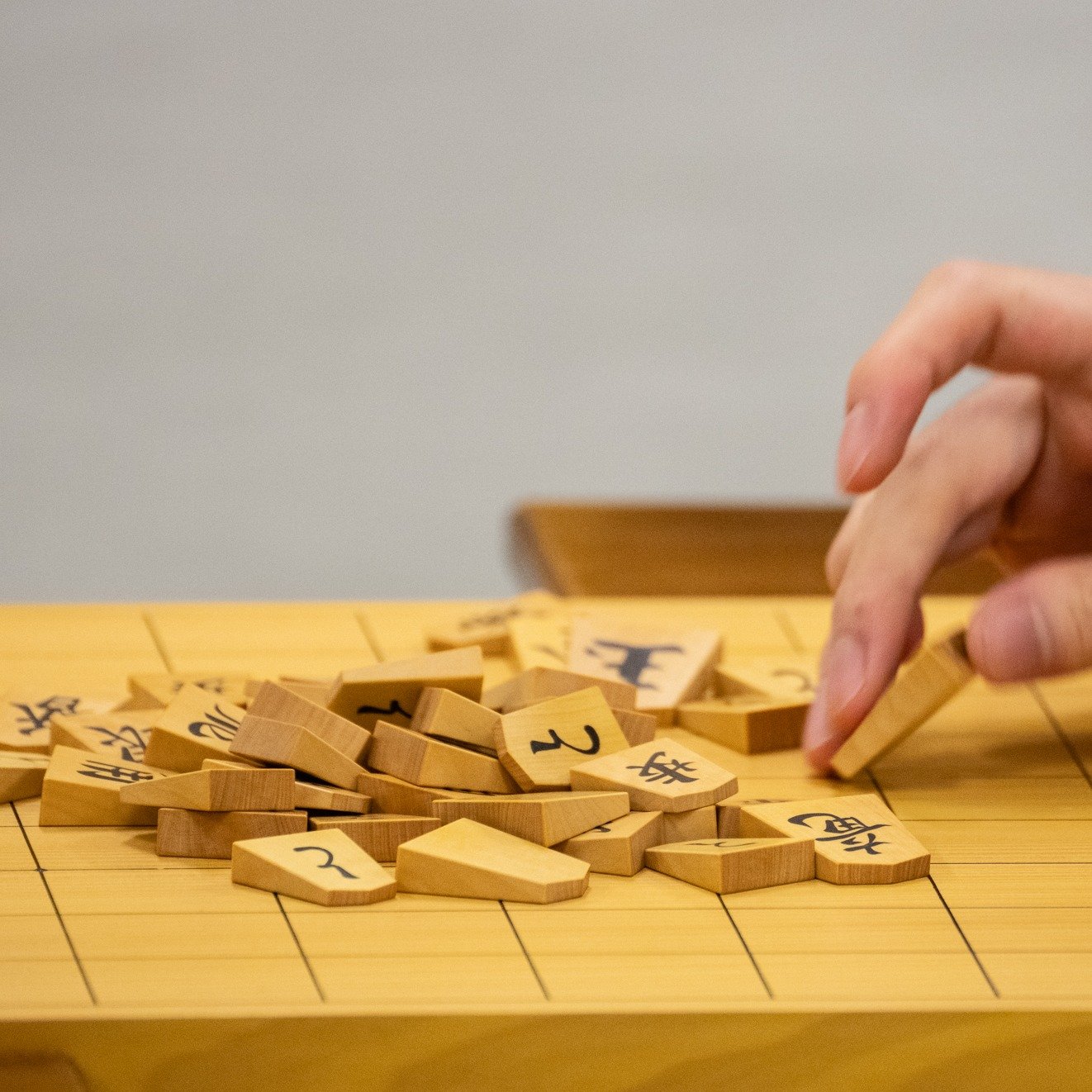 「長髪スーツで歌舞伎町へ」女性にモテモテ…将棋界“消えた名人候補”がいた「まあ、自惚れていましたね」プロ目前の敗北で情緒不安定→放浪