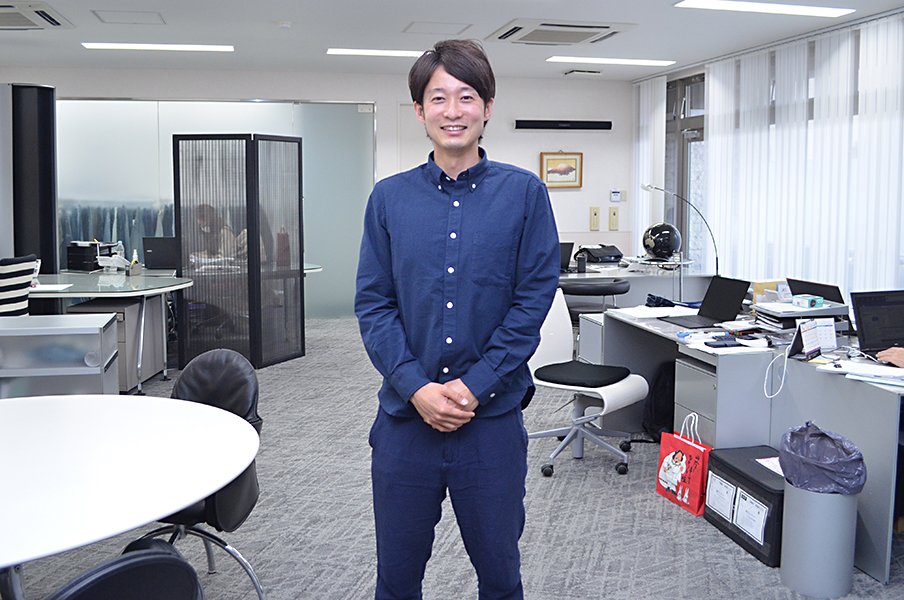 Jリーグ226試合出場、31歳で引退の椋原健太…なぜジーンズメーカーに就職した?「裏地あったかパンツ」との衝撃の出会い<Number Web> photograph by Toshihide Ishikura