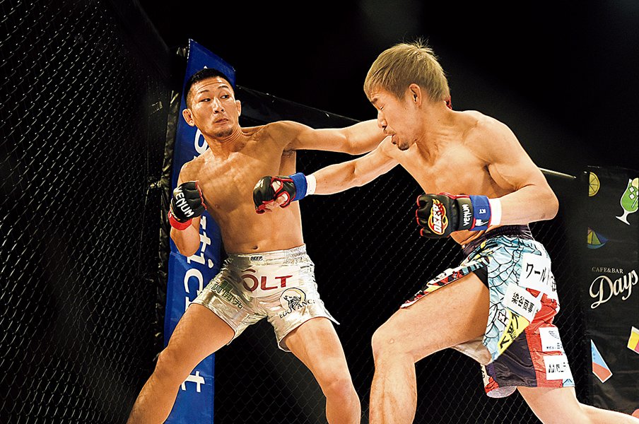 懐古主義より未来志向で。20周年でも不変のDEEP魂。~『RIZIN』出場への道も~<Number Web> photograph by DEEP