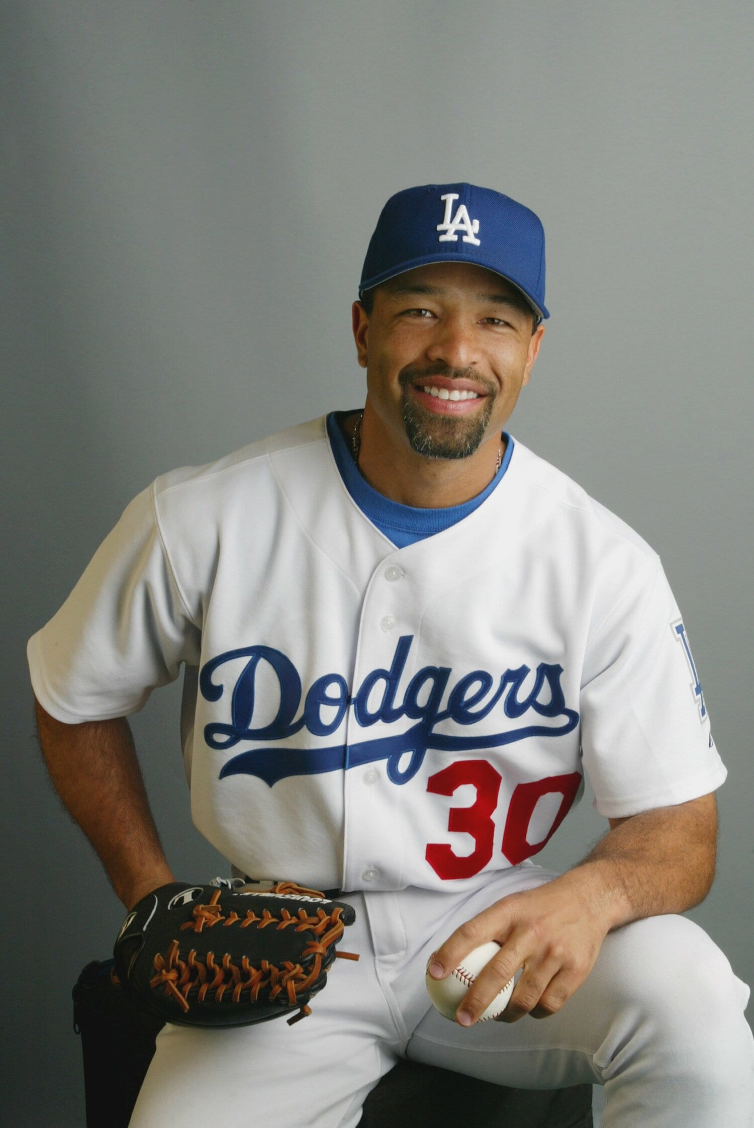 写真はドジャース現役時代のロバーツ監督。2002年撮影（当時30歳）　©Getty Images