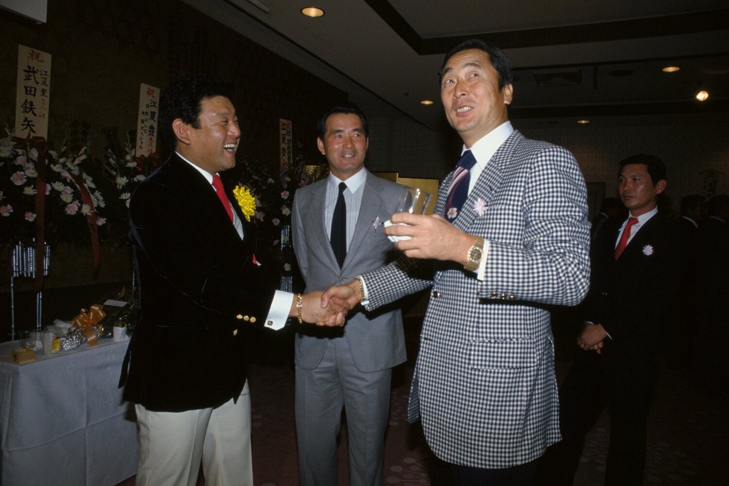 右が金田正一。江夏豊「たったひとりの引退式」で ©Kazuhito Yamada