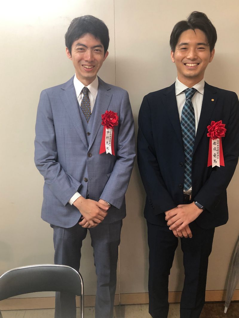 中村太地七段(左)と都成竜馬六段