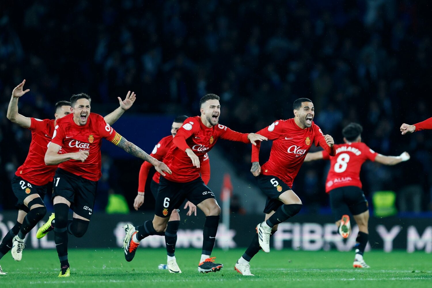 マジョルカの選手たちが歓喜に沸く一方で……