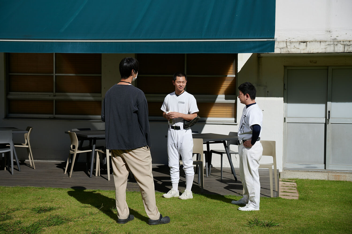 撮影前に動画内容について放送作家と話し合う2人 ©Ichisei Hiramatsu