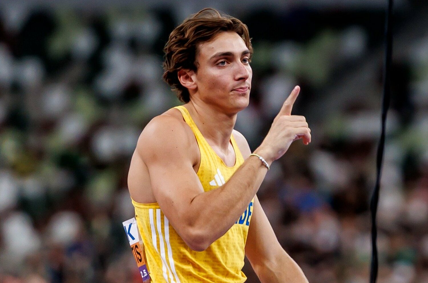 金髪フィアンセとのキスシーンに騒然？ 高校時代はアウトサイダー、「アメリカを捨てた男」と中傷も…世界陸上で話題の棒高跳・デュプランティスとは何者か＜Number Web＞ photograph by Kiichi Matsumoto