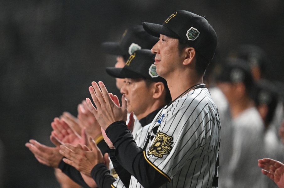日本シリーズ“阪神の誤算”「デュプランティエを起用した狙いは？」藤川球児「ご想像にお任せします」岡田彰布は疑問視「そら事情はあるやろうけど…」＜Number Web＞ photograph by Hideki Sugiyama