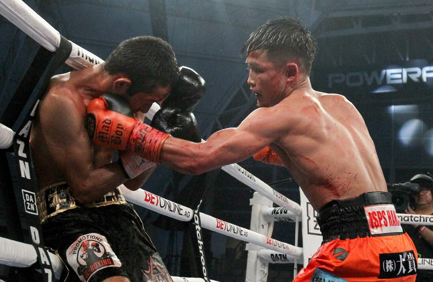 2022年6月、WBA世界ライトフライ級王座統一戦でエステバン・ベルムデスにTKO勝ちした京口紘人　©AFP/JIJI PRESS