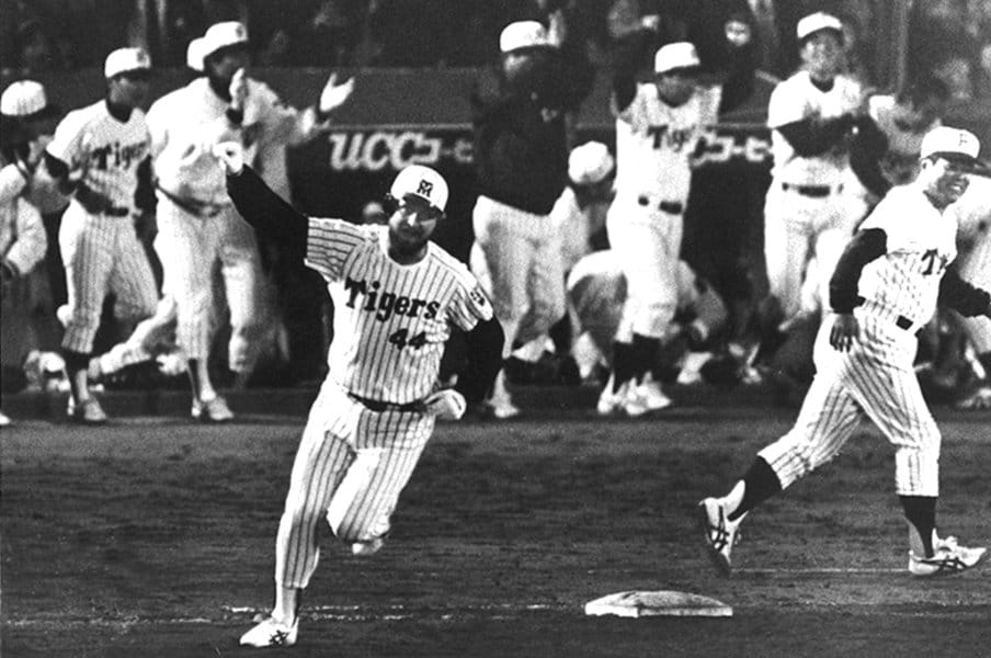 ランディ・バースが語った伝説の3連発「掛布の当たりは打った瞬間入ると思った」「岡田の打球は完璧だった」《1985年阪神優勝秘話》＜Number Web＞ photograph by KYODO