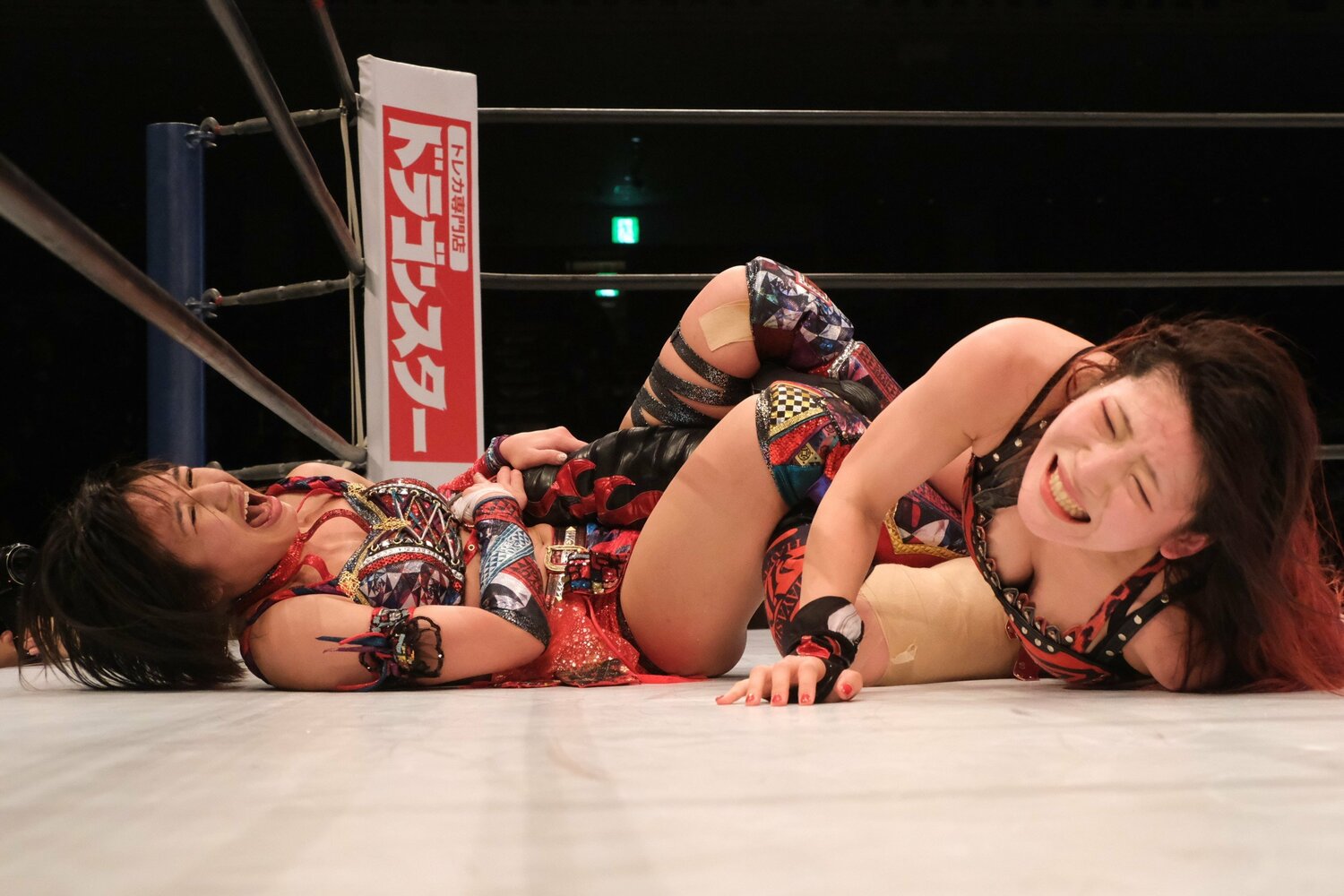 昨年10月9日から使用している足4の字固めはこの日も活きた　©Norihiro Hashimoto