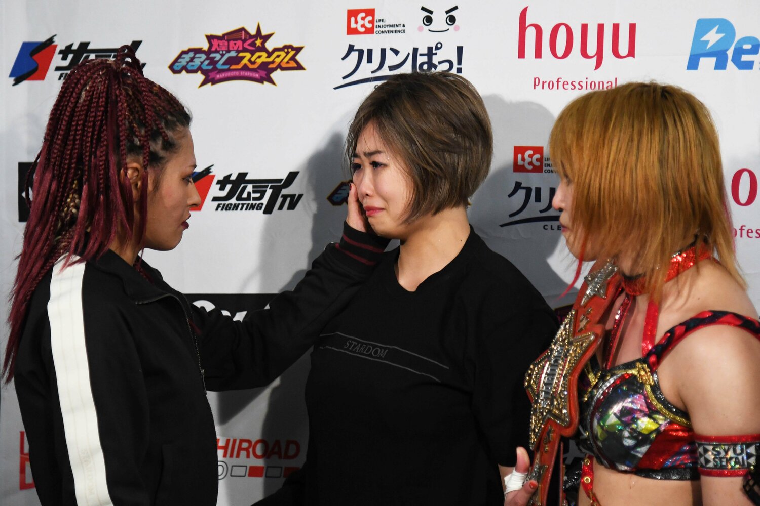 ジュリアのDDMから朱里のGod's Eyeへと移るにあたり、MIRAIは大粒の涙を流した