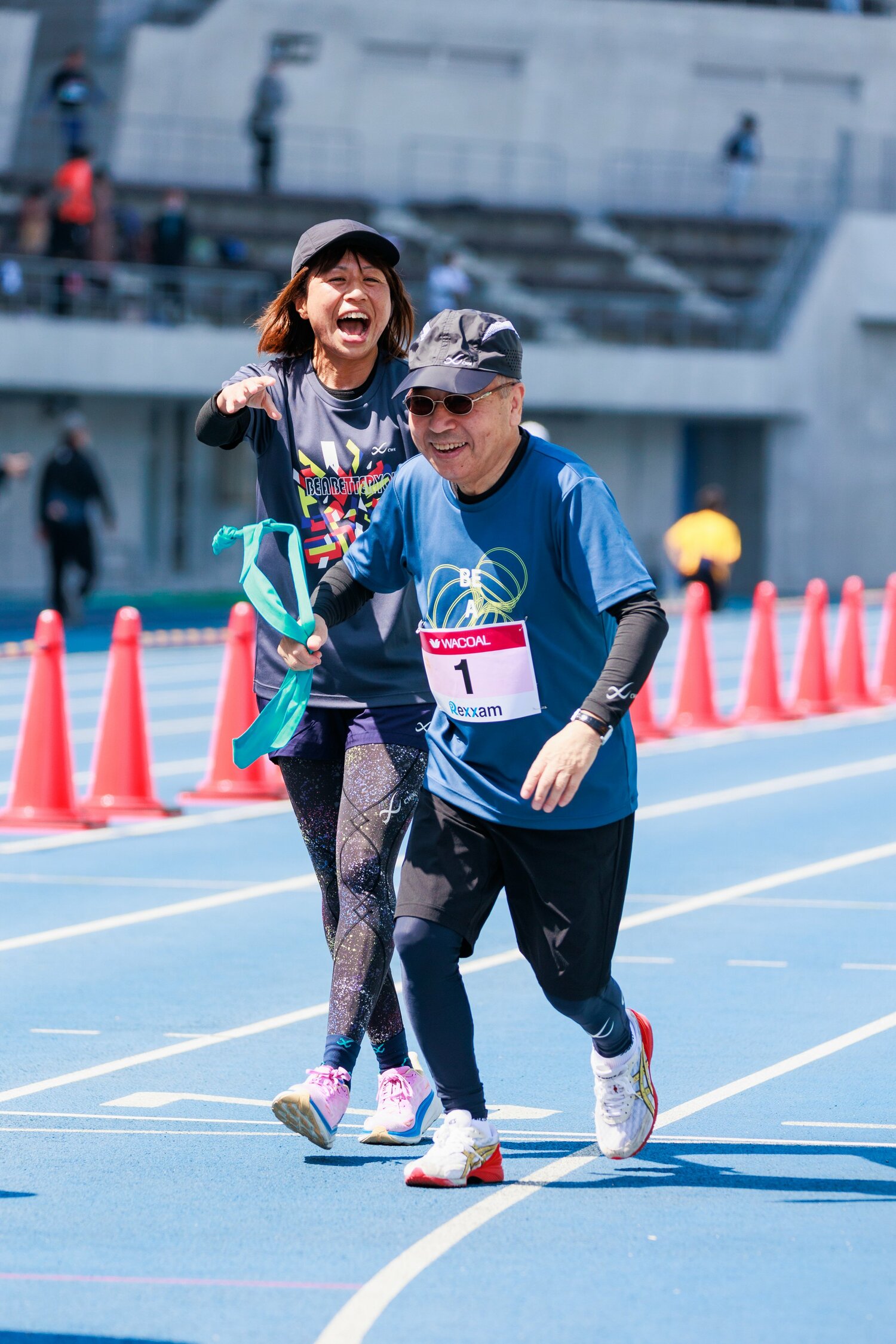 笑福駅伝で父にタスキを渡す福士さん
