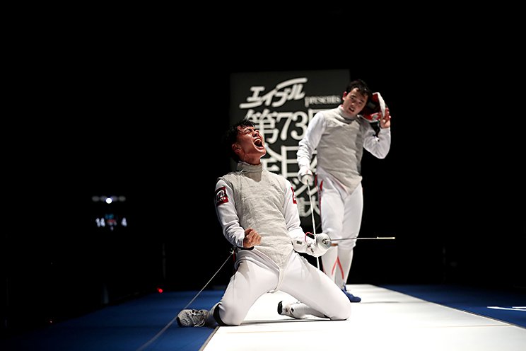雄たけびを上げる男子フルーレ松山恭助　©Japan Fencing Federation