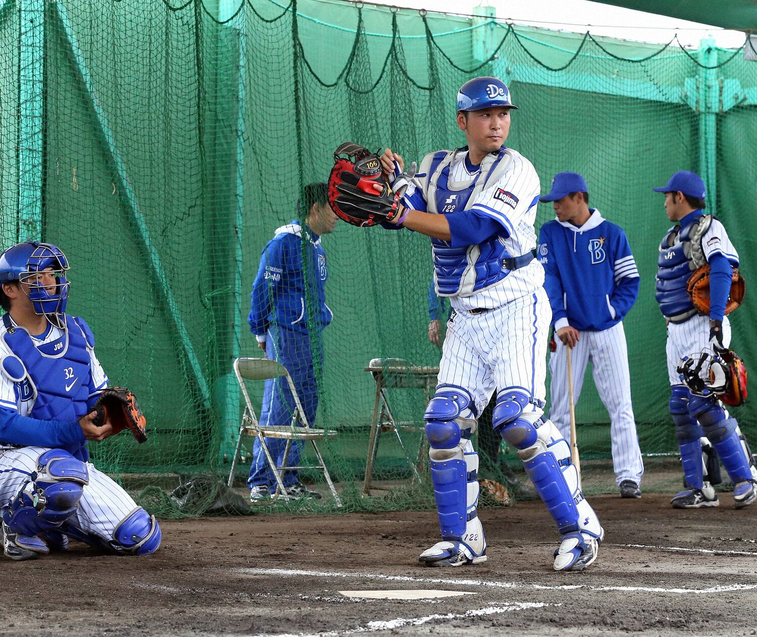 ブルペン捕手としてバッター役を務めることも。引退後はいわゆる「裏方」的なポジションでチームを支え続けた ©NIKKAN SPORTS