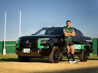 リーグワン開幕！ 昨季以上の暴れっぷりが期待できるダイナボアーズ。原動力は相模原の町に愛されるチームの「顔」、サポートカーのトライトンだ。