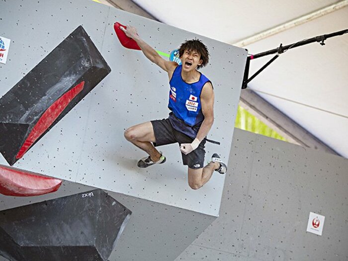 なぜ日本がボルダリング強豪国に？秘密は街中のジムの「壁」にあり。＜Number Web＞ photograph by Ryusuke Fujieda