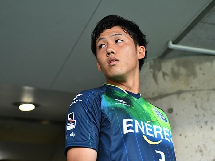 遠藤航がA代表ボランチに殴りこみ！「スペシャルよりもオールマイティ」＜Number Web＞ photograph by J.LEAGUE PHOTOS